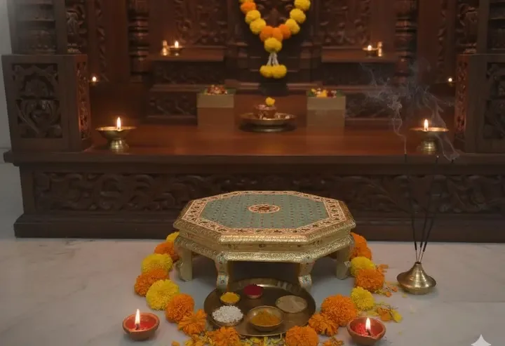 Octagonal Meenakari Chowki, 21 inch